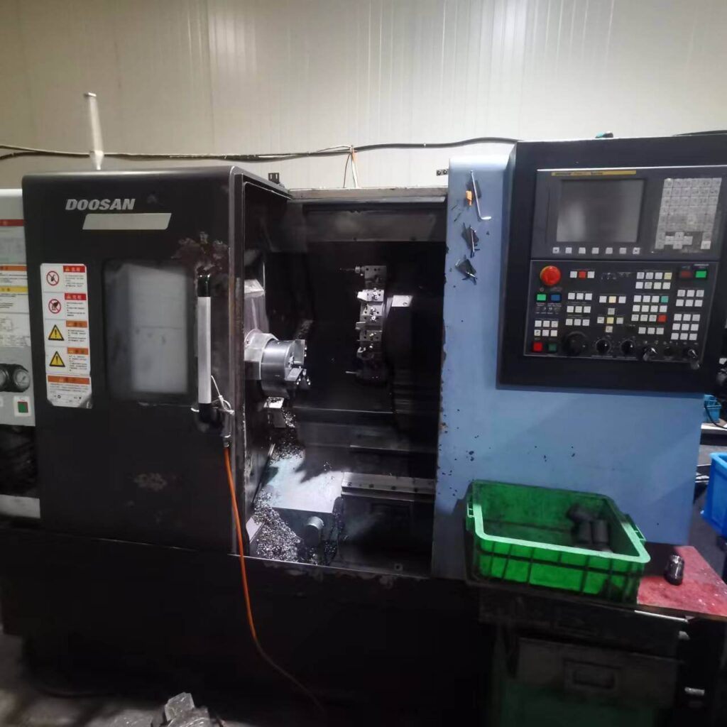 DOOSAN 4 axis CNC turning and milling machine